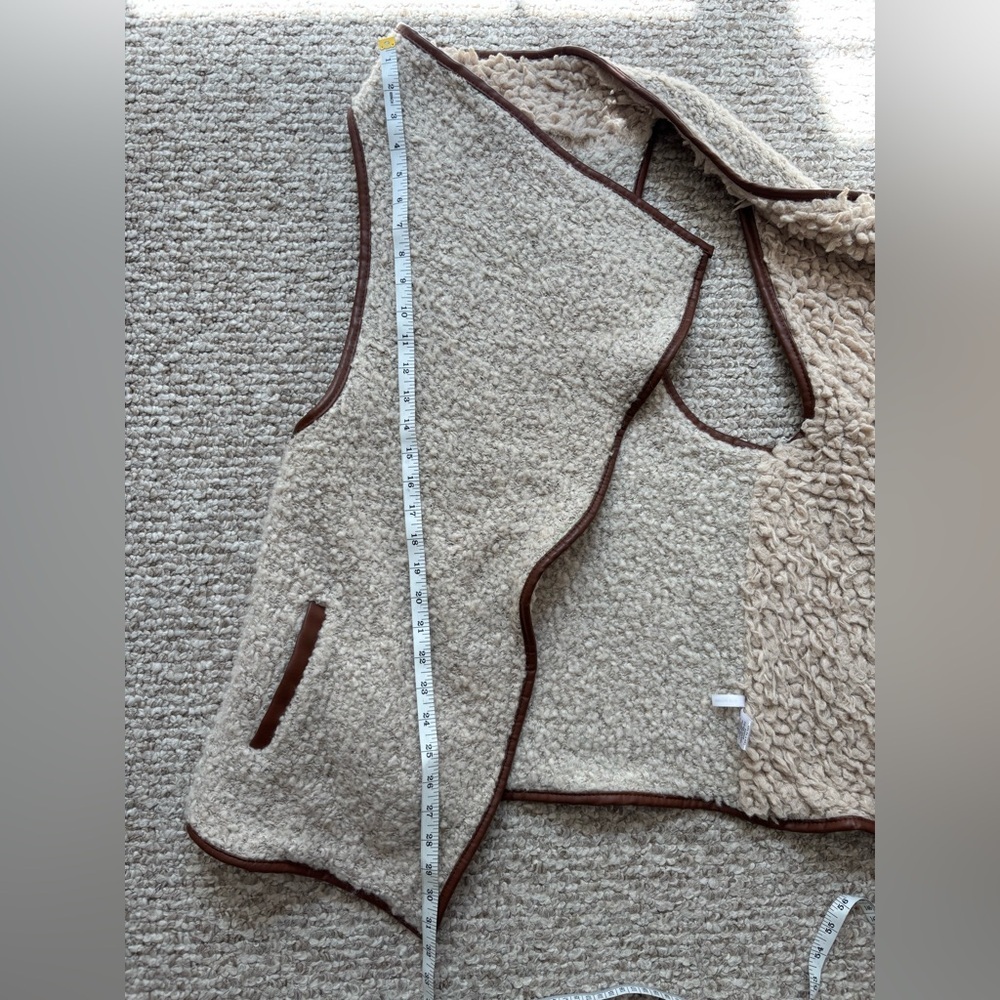 Love Tree Women's Acrylic Wool Faux Leather Trim Cream Sherpa Boho Vest Small - Picture 10 of 10